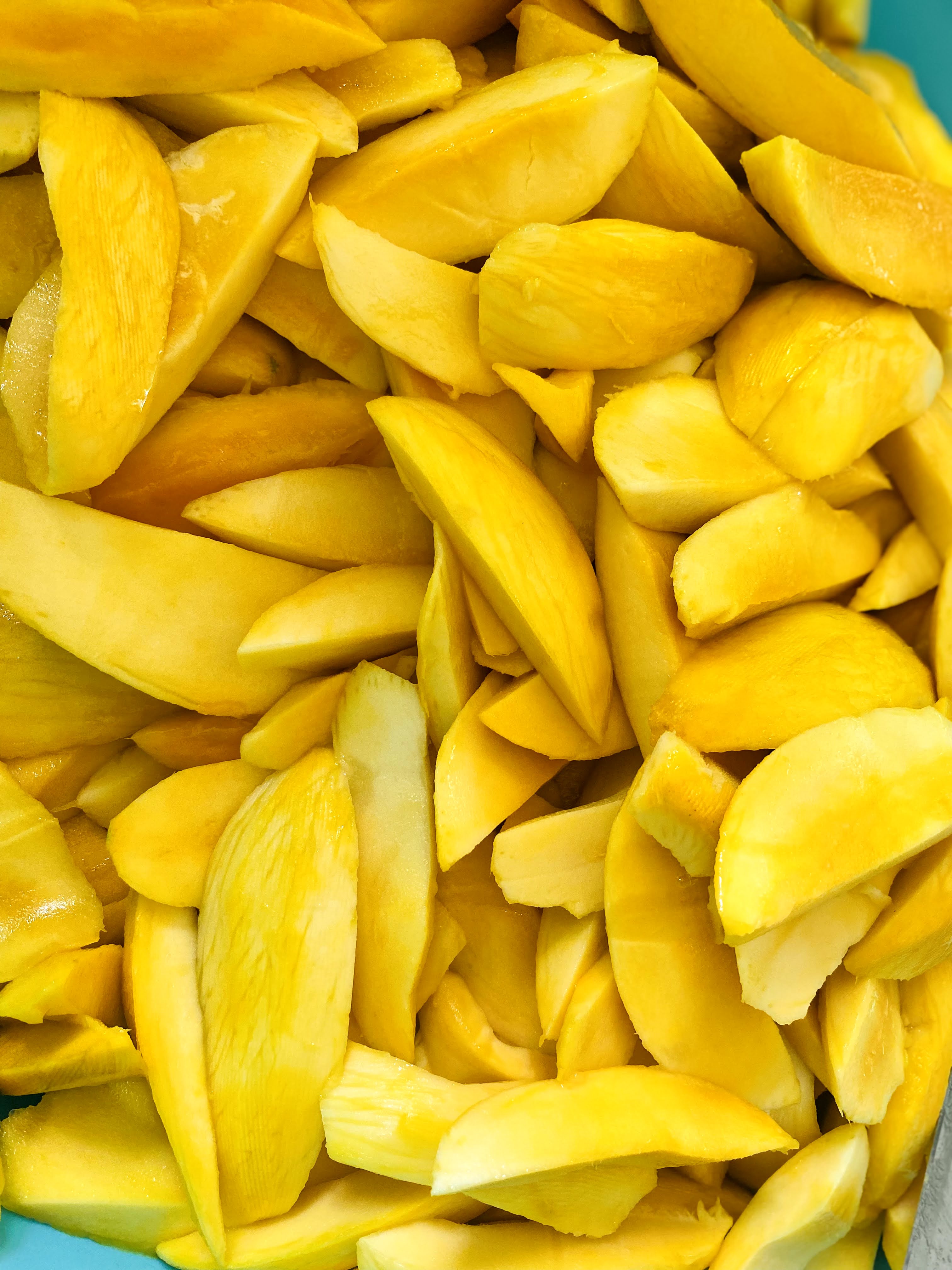 Freshly cut, carbide-free ripe Multani mango from MMangoes